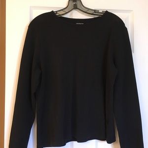 black crew neck long sleeve black shirt